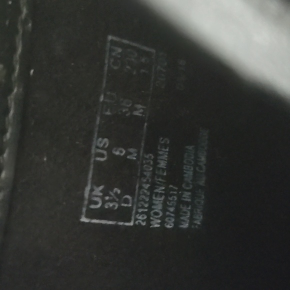 Clarks black ankle boot with fringe - Picture 7 of 7